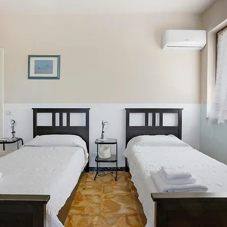 Casa La Rondine In Versilia