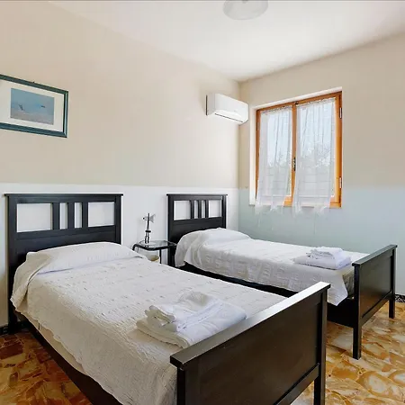 Holiday home Casa La Rondine In Versilia *